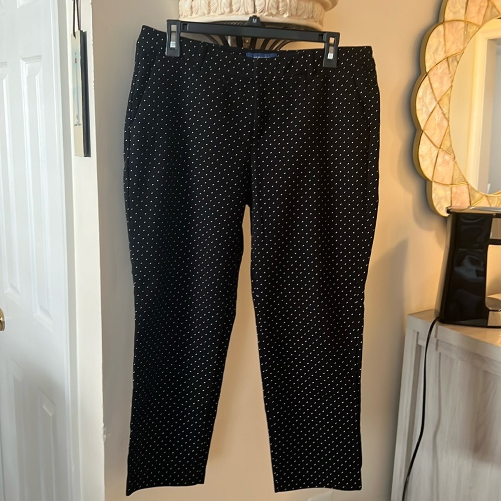 Old Navy “Harper” Black & white Capris